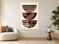 Tri ornamentirane zdjele u smeđim i bež tonovima — Premium 90 × 135 cm, prikaz slike na zidu u enterijeru.