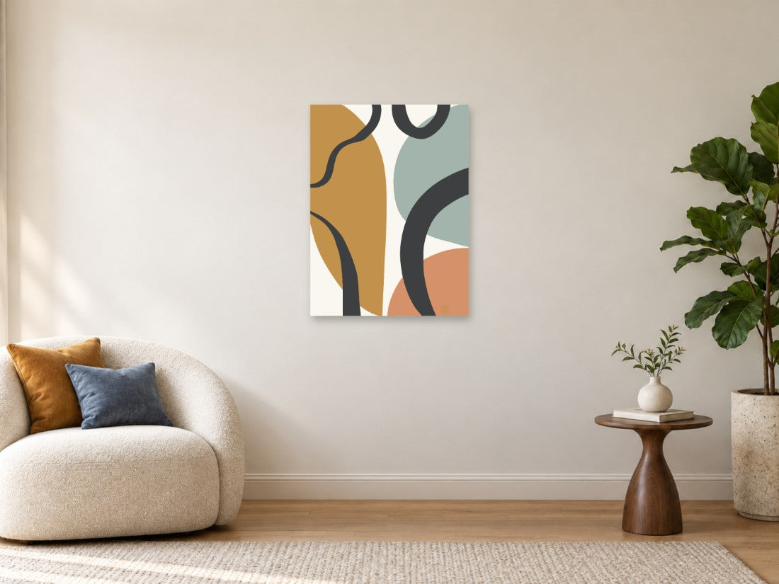Crne krivulje između oker i zelenih ploha — Srednja 60 × 80 cm, prikaz slike na zidu u enterijeru.